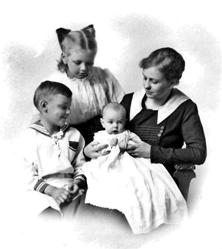 Bell Sinton Willett and three children