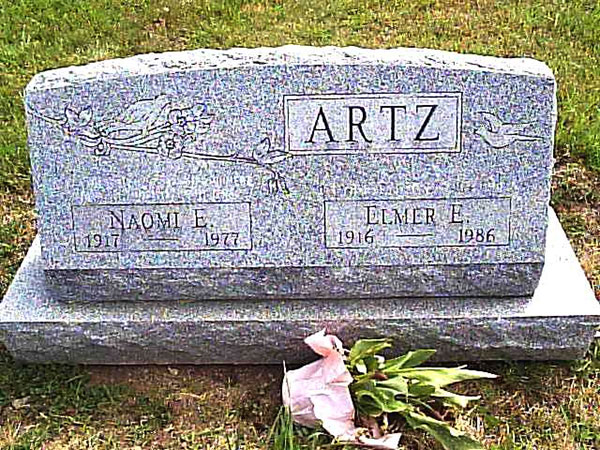 Headstone of Naomi Emma Artz (née Oliver) 1917 - 1977