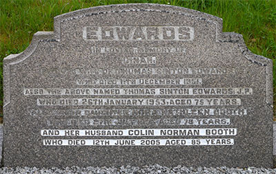 Headstone of Norah Kathleen Booth<br />(née Edwards) 1918 - 1995
